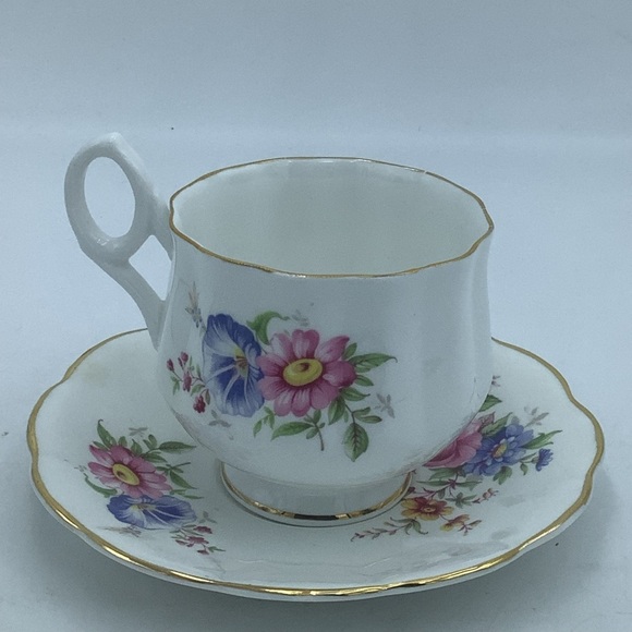 Royal Dover English Bone China Floral Bouquet Teacup and Saucer - Picture 3 of 11